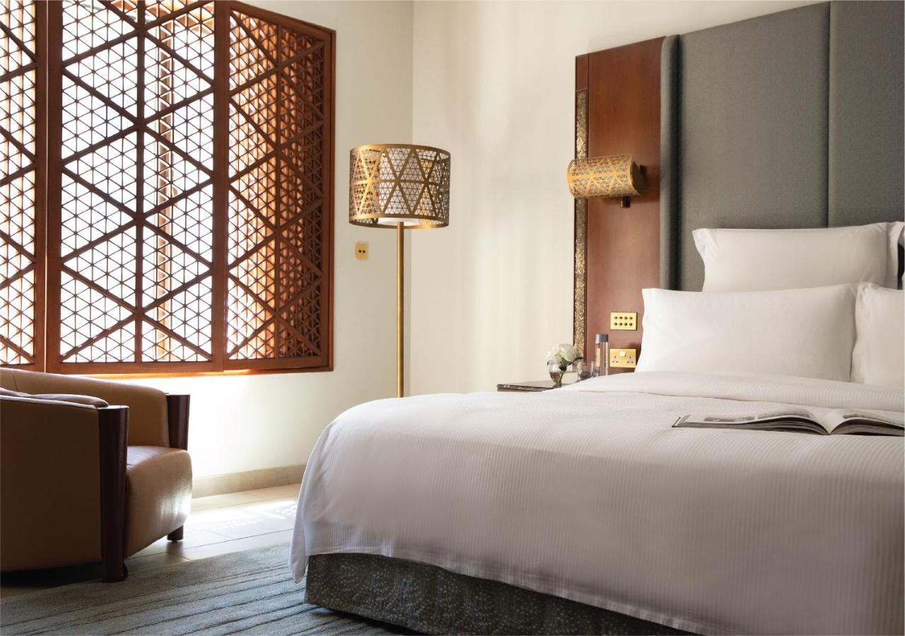 Jumeirah Messilah Beach Hotel&Spa Kuwait Kuwait City Bagian luar foto A guest room at the Ritz-Carlton, DIFC