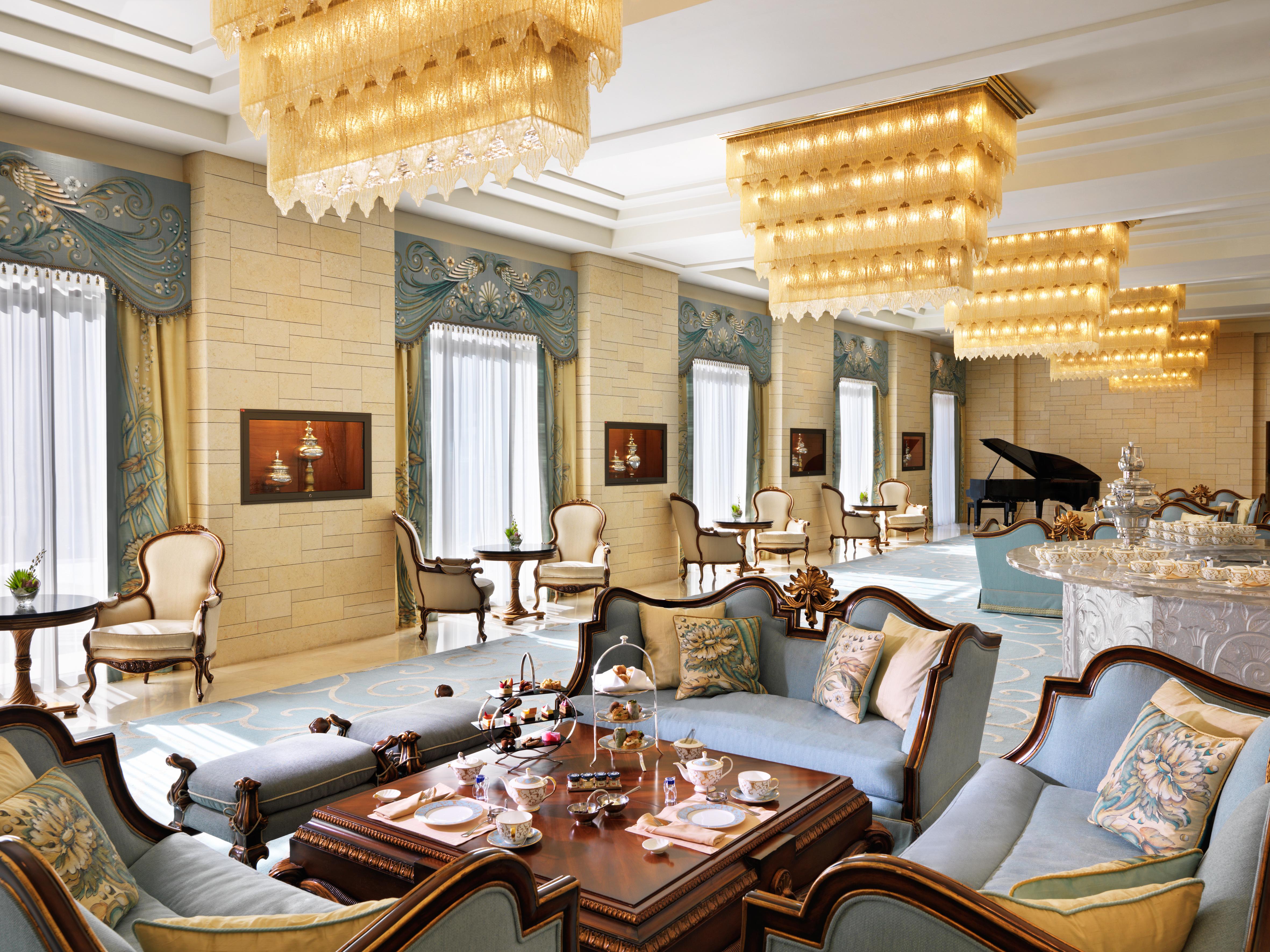 Jumeirah Messilah Beach Hotel&Spa Kuwait Kuwait City Bagian luar foto The Imperial Lounge at the airport