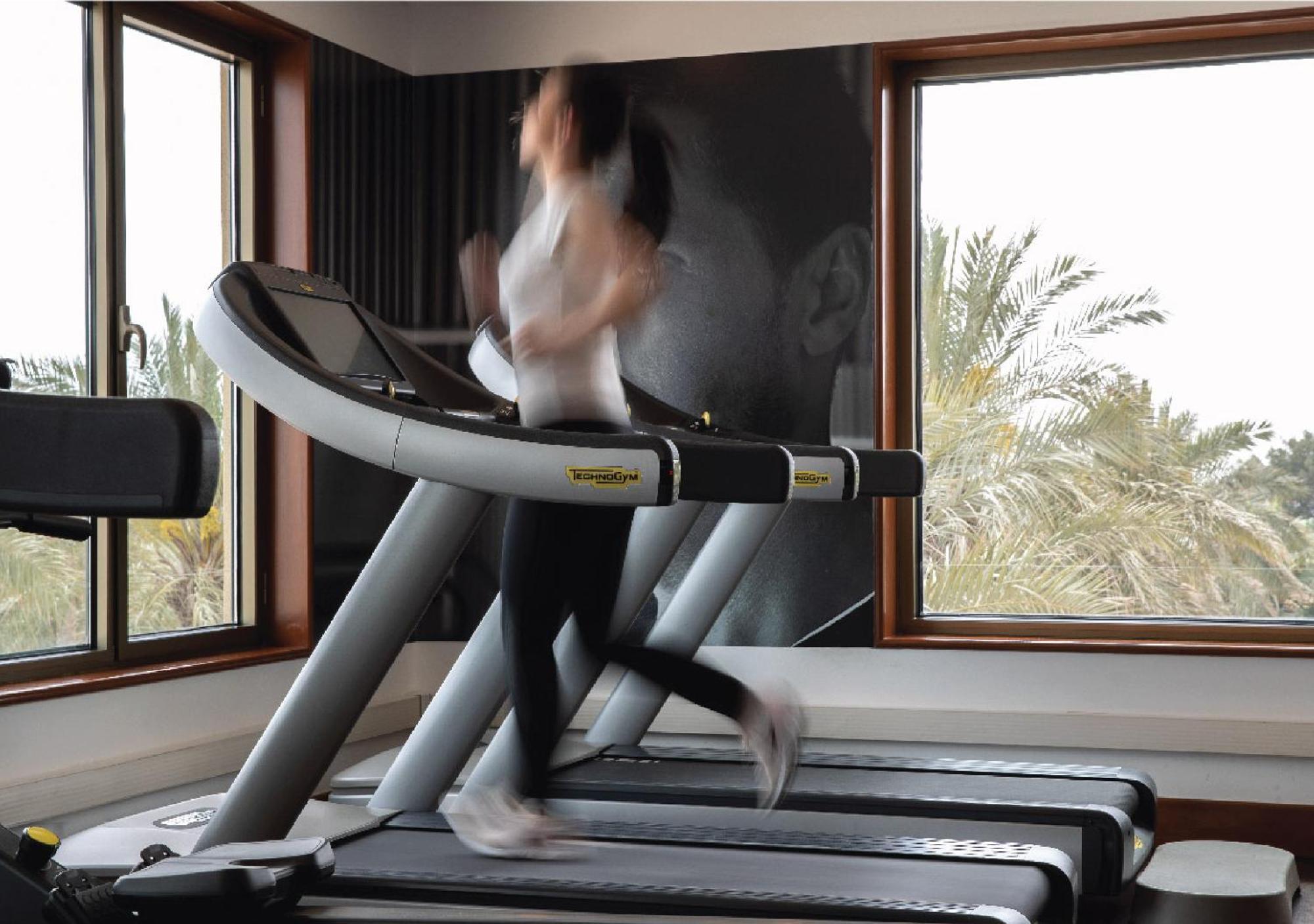 Jumeirah Messilah Beach Hotel&Spa Kuwait Kuwait City Bagian luar foto A treadmill in use