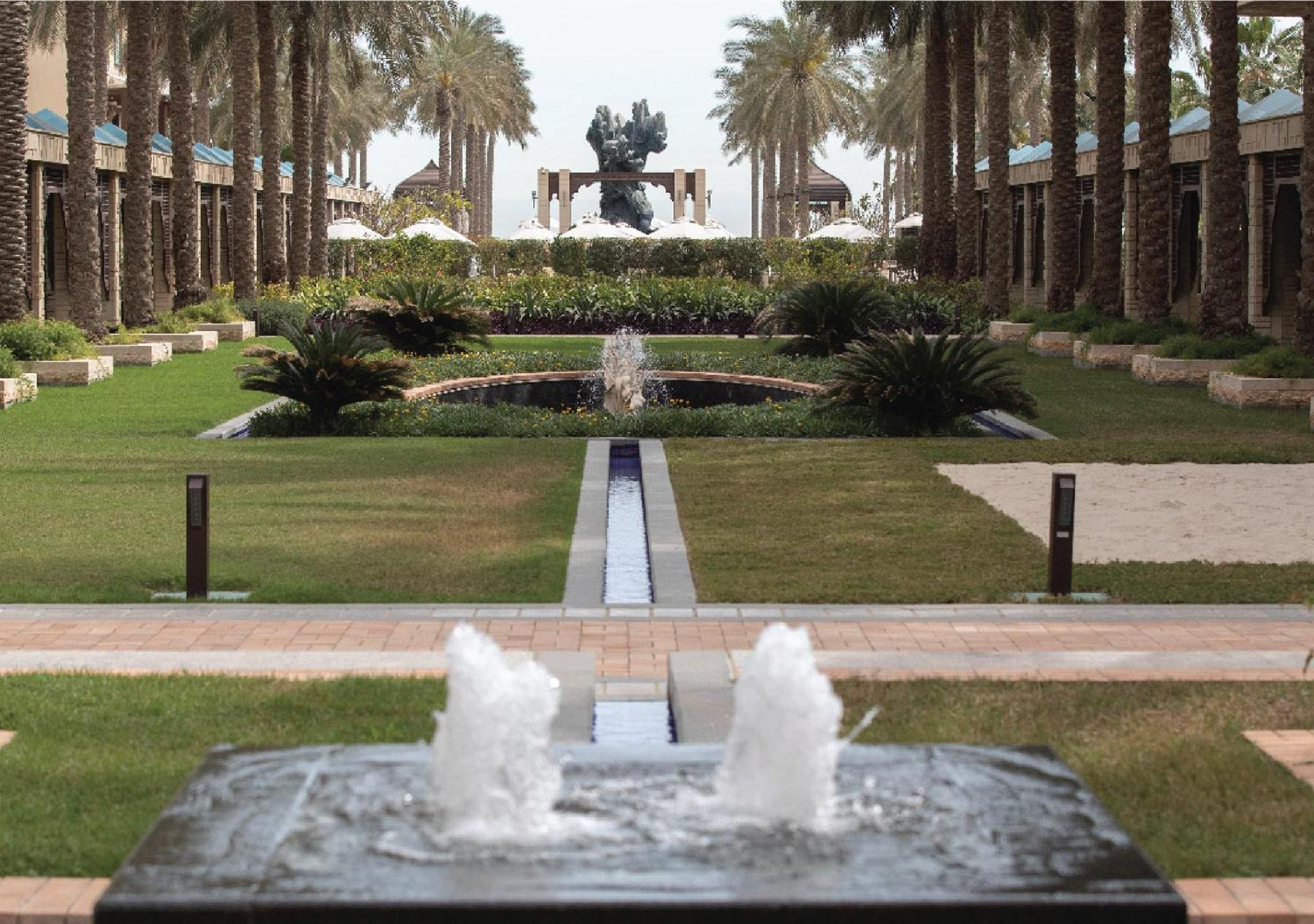 Jumeirah Messilah Beach Hotel&Spa Kuwait Kuwait City Bagian luar foto Fountains at the resort