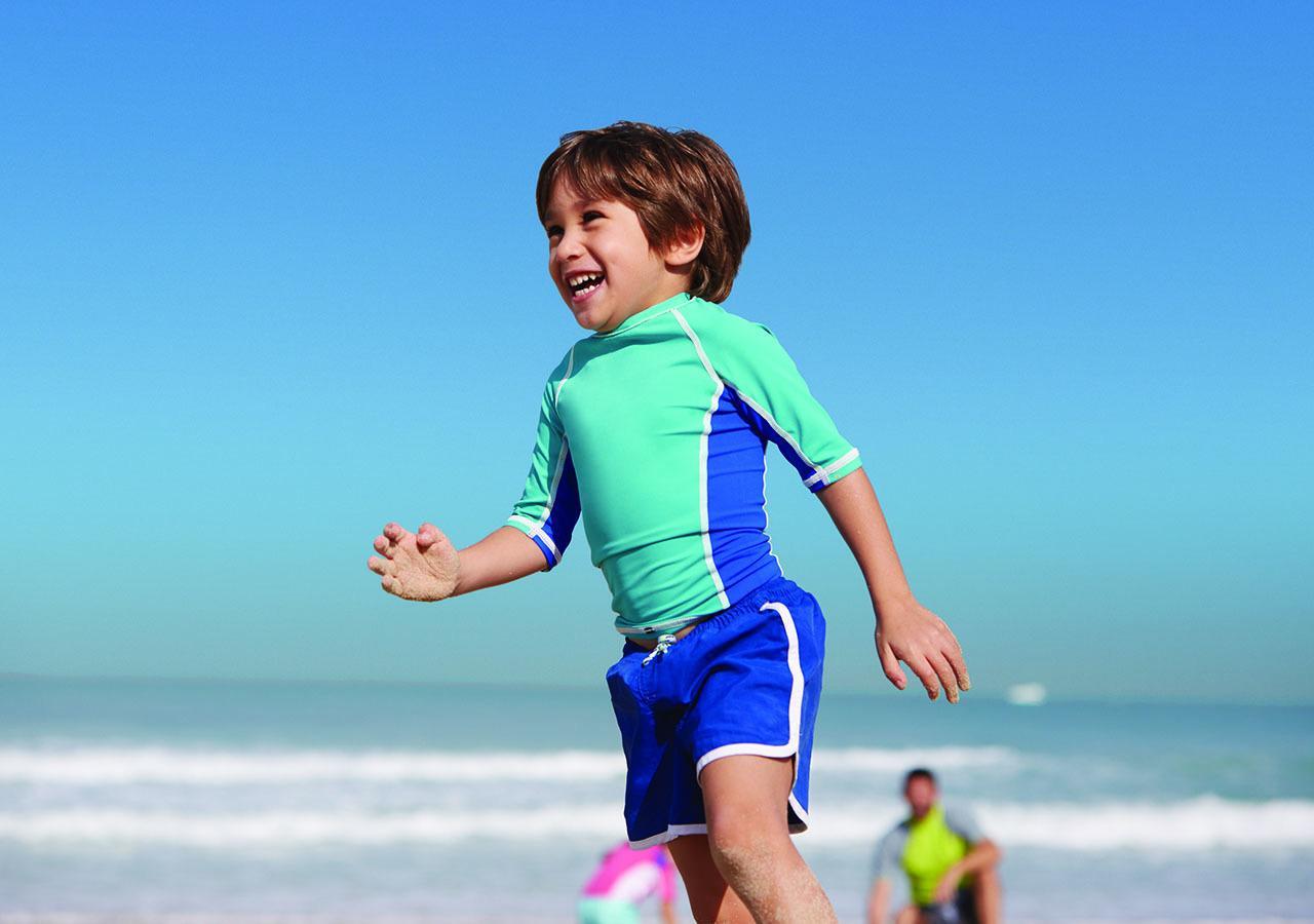 Jumeirah Messilah Beach Hotel&Spa Kuwait Kuwait City Bagian luar foto A child wearing a rash vest