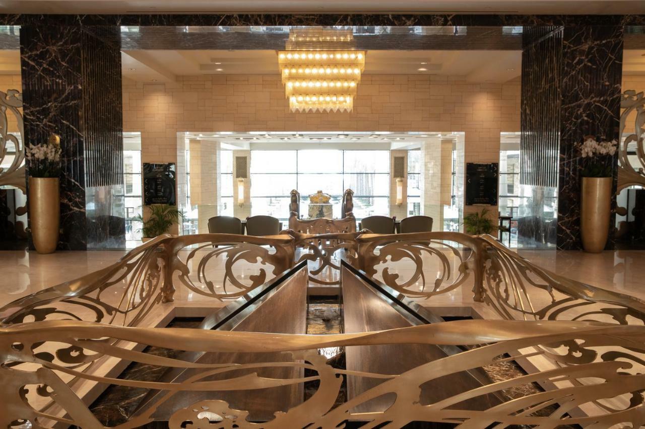 Jumeirah Messilah Beach Hotel&Spa Kuwait Kuwait City Bagian luar foto The lobby of the Ritz-Carlton, Dubai