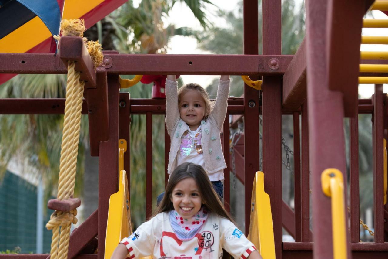 Jumeirah Messilah Beach Hotel&Spa Kuwait Kuwait City Bagian luar foto Children playing at the park