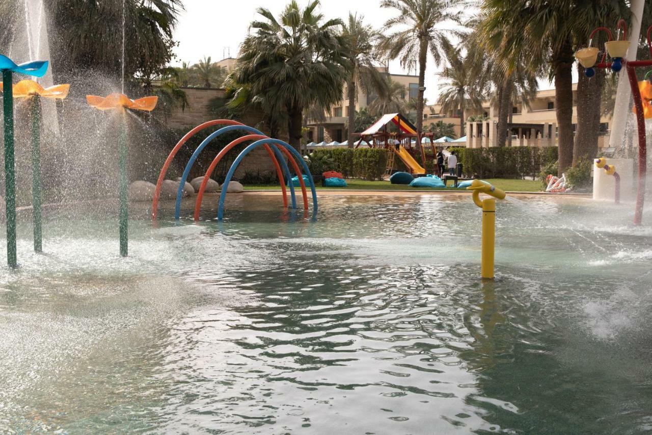 Jumeirah Messilah Beach Hotel&Spa Kuwait Kuwait City Bagian luar foto Splash the Sun Water Park