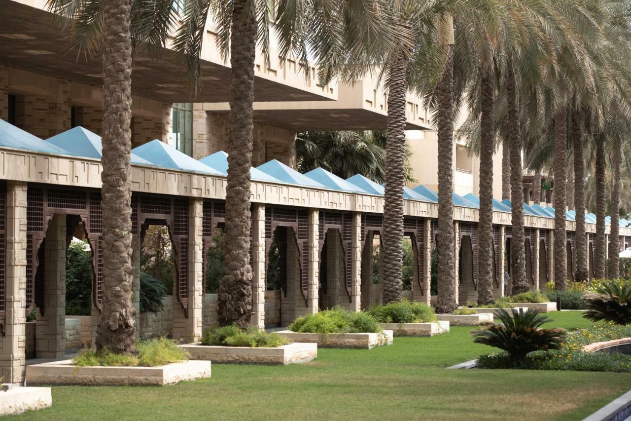 Jumeirah Messilah Beach Hotel&Spa Kuwait Kuwait City Bagian luar foto The American University of Beirut
